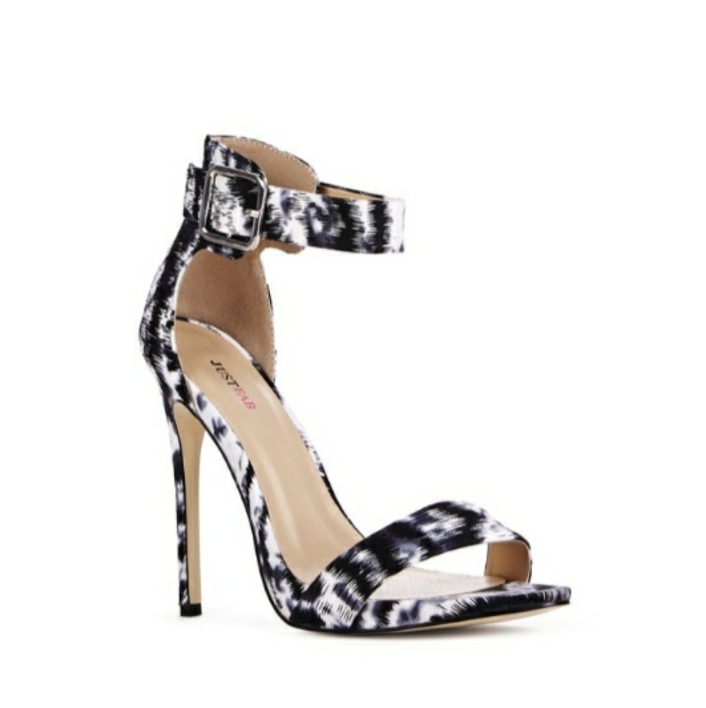 🔥🔥JustFab "Claire" Sandals in Black and White
